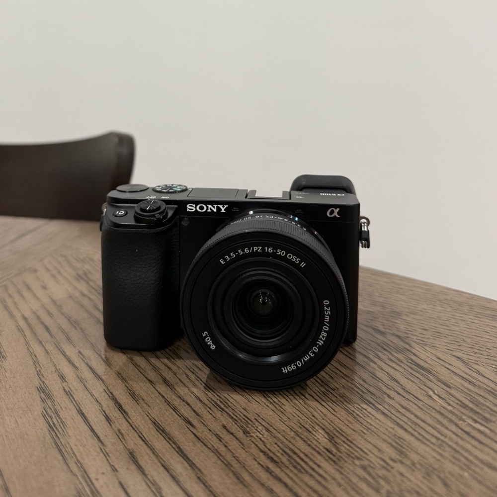 Sony - Alpha 6100 Mirrorless 4K Video Camera with E PZ 16-50mm Lens - Black